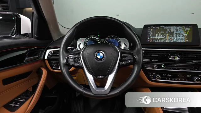 BMW 5 Series (G30) 2018 Белый из Кореи, фото 3