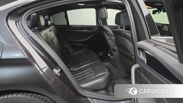 BMW 5 Series (G30) 2018 Серый из Кореи, фото 3