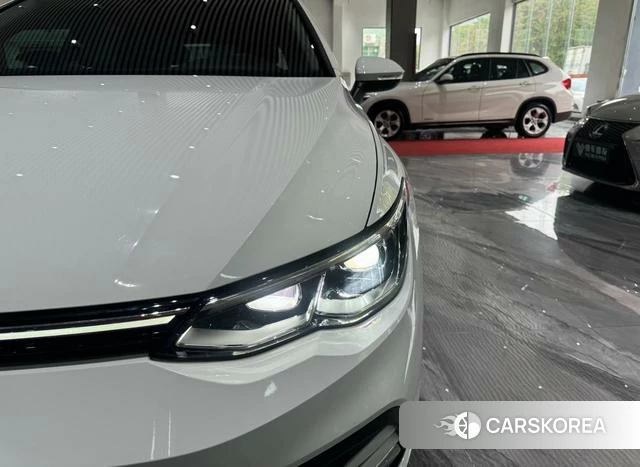 Volkswagen Golf 2023 Белый из Китая, фото 3