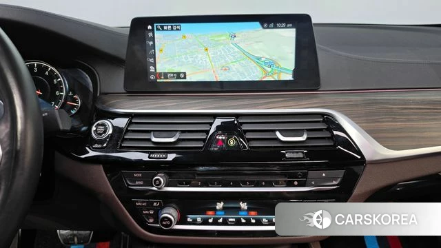 BMW 5 Series (G30) 2018 Белый из Кореи, фото 3