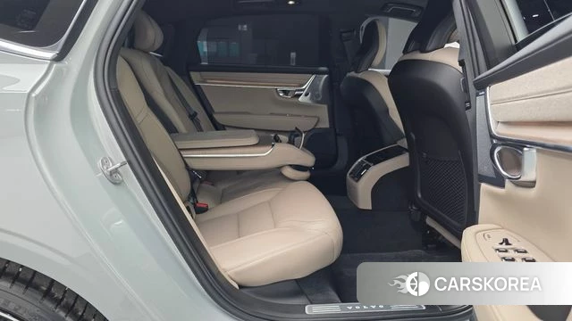 Volvo S90 2026 Серебристо-серый из Кореи, фото 3