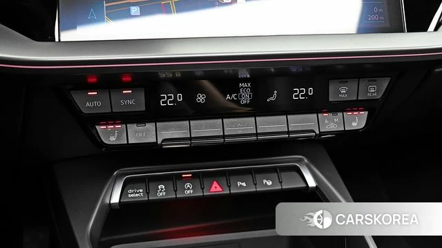 Audi A3 (8Y) 2023 Белый из Кореи, фото 3