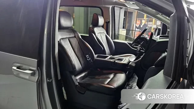 Hyundai Staria 2022 Серебряный из Кореи, фото 3