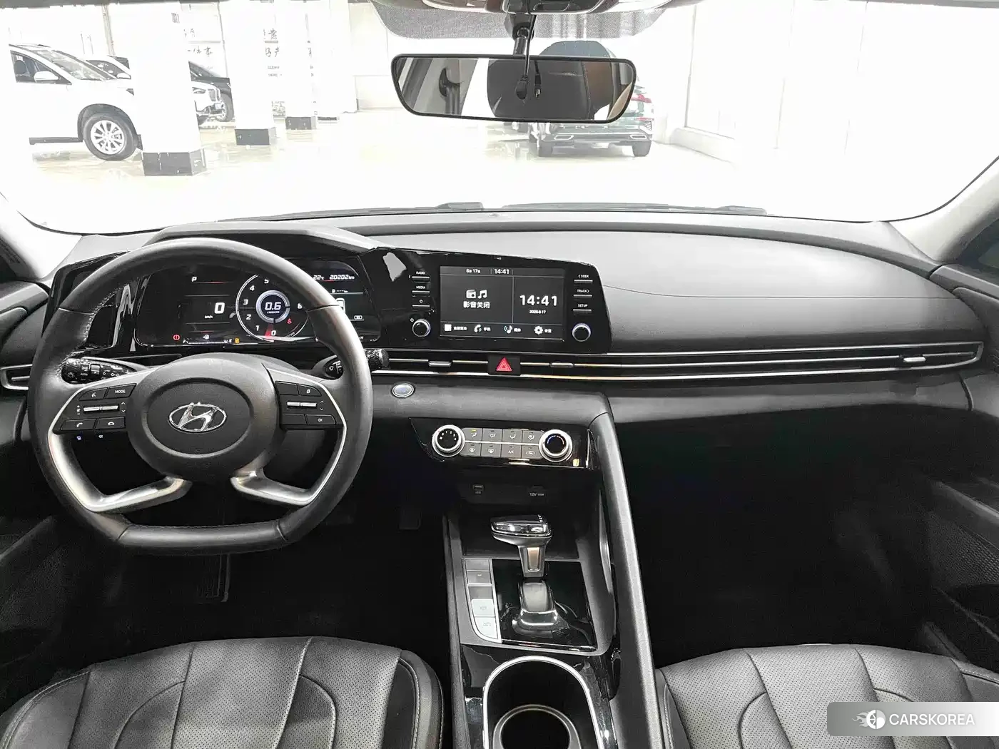 Hyundai Elantra 2023 Белый из Китая, фото 4