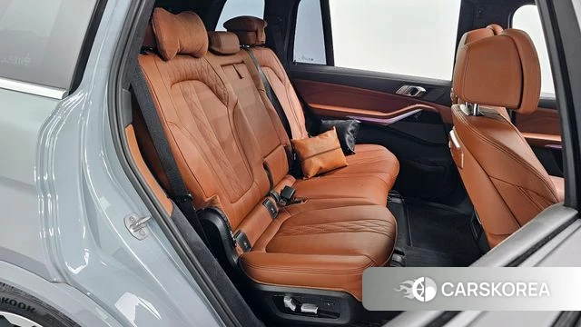 BMW X7 (G07) 2024 Серебристо-серый из Кореи, фото 3