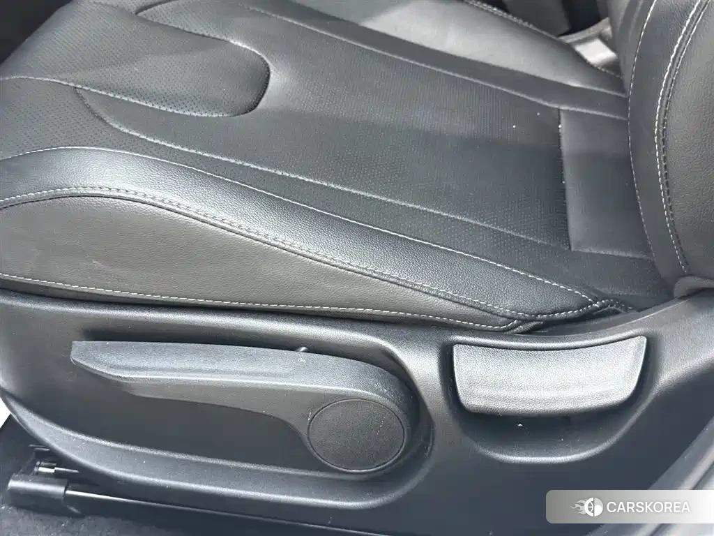 Hyundai Elantra 2023 Белый из Китая, фото 3
