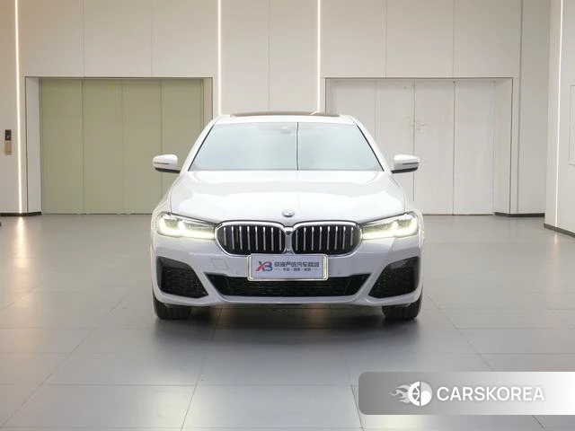 BMW 5 series 2022 Белый из Китая, фото 3