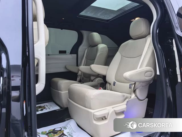 Toyota Grevia 2023 Черный из Китая, фото 3