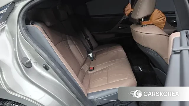 Lexus ES300h 7th generation 2024 Серый из Кореи, фото 3