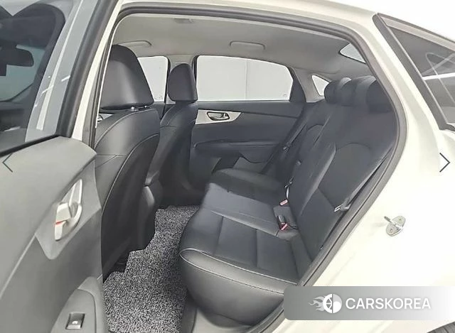 Kia The New K3 2nd generation 2021 Белый из Кореи, фото 3