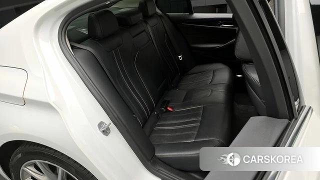 BMW 5 Series (G30) 2018 Белый из Кореи, фото 3