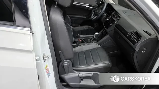 Volkswagen Tiguan second Generation 2021 Белый из Кореи, фото 3