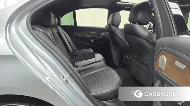 Mercedes-Benz E-Class W213 2021 Серебряный из Кореи, фото 3