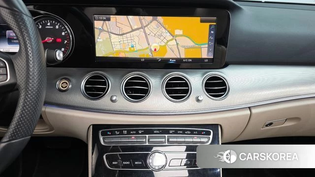 Mercedes-Benz E-Class W213 2018 Белый из Кореи, фото 3