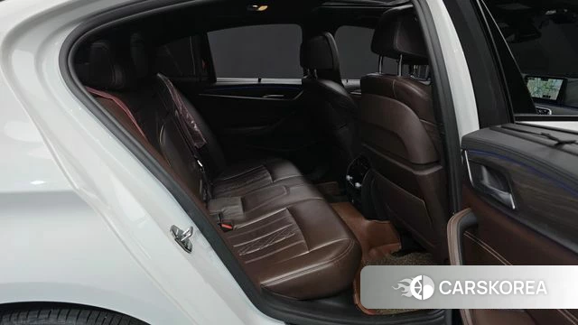 BMW 5 Series (G30) 2018 Белый из Кореи, фото 3