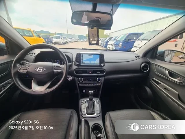 Hyundai Kona 2018 Светло-серебряный цвет из Кореи, фото 3