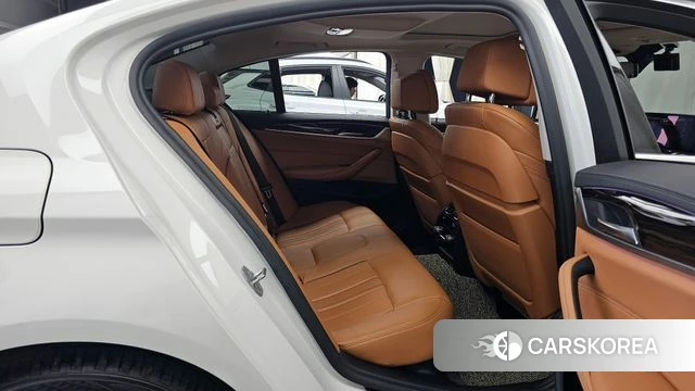 BMW 5 Series (G30) 2021 Белый из Кореи, фото 3