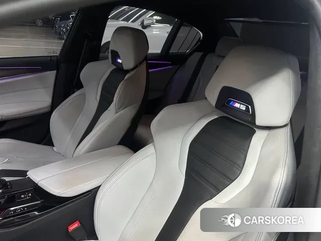 BMW M5 (F90) 2023 Серебристо-серый из Кореи, фото 3