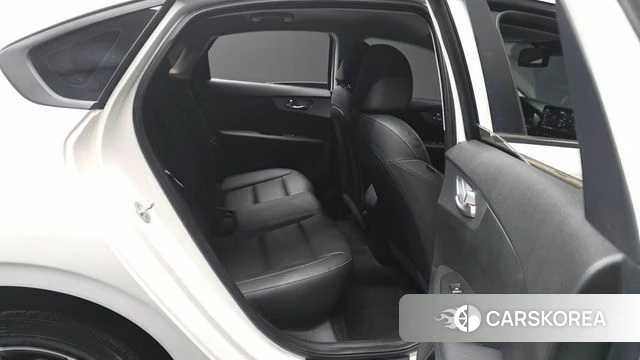 Kia The New K3 2nd generation 2021 Белый из Кореи, фото 3
