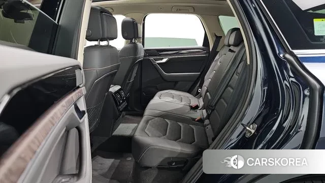 Volkswagen Touareg 3rd generation 2023 Синий из Кореи, фото 3