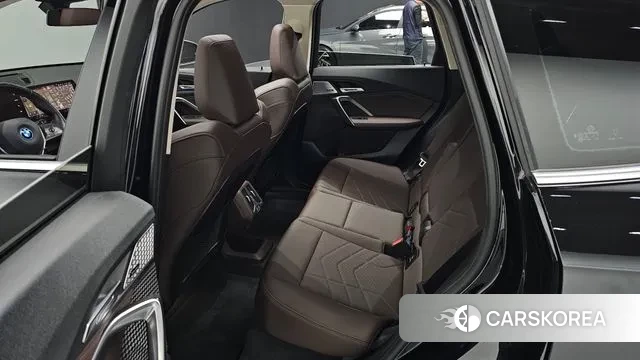 BMW iX1 (U11) 2023 Черный из Кореи, фото 3