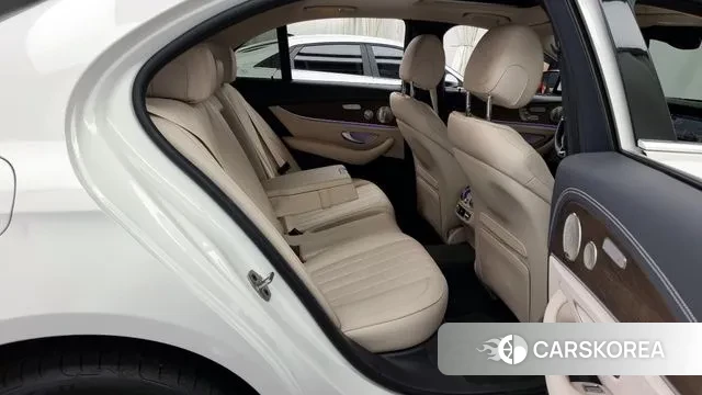 Mercedes-Benz E-Class W213 2023 Белый из Кореи, фото 3