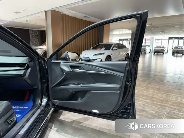 Toyota Camry 2025 Черный из Китая, фото 3