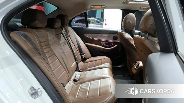 Mercedes-Benz E-Class W213 2018 Белый из Кореи, фото 3