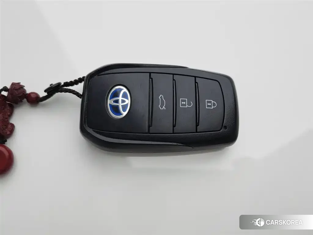 Toyota Corolla 2023 Белый из Китая, фото 3