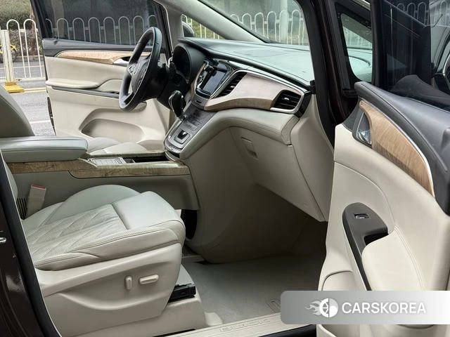 Buick GL8 2018 Коричневый из Китая, фото 3