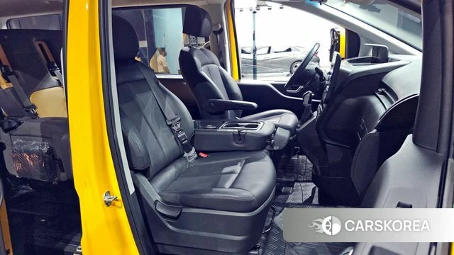 Hyundai Staria 2024 Желтый из Кореи, фото 3