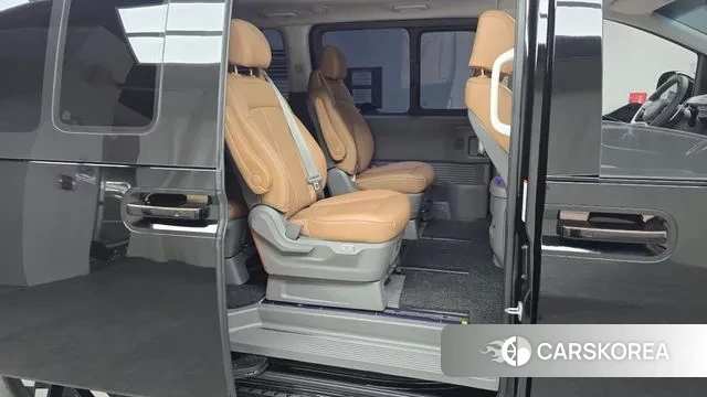 Hyundai Staria 2024 Черный из Кореи, фото 3