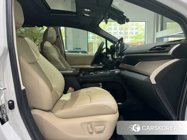Toyota Grevia 2023 Белый из Китая, фото 3
