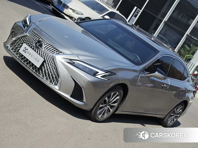 Lexus ES 2025 Серебристо-серый из Китая, фото 3