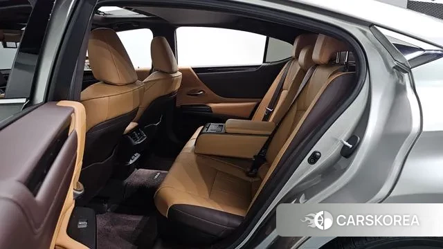 Lexus ES300h 7th generation 2021 Серебристо-серый из Кореи, фото 3