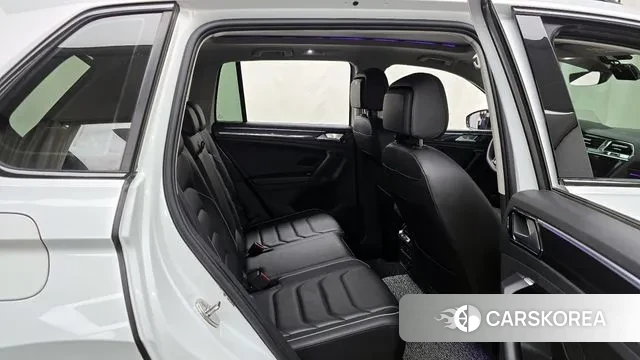 Volkswagen Tiguan second Generation 2023 Белый из Кореи, фото 3