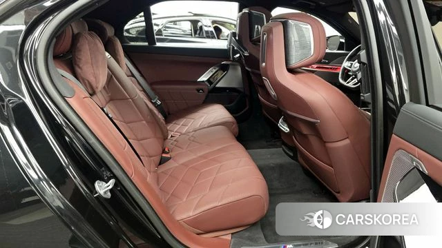 BMW 7 Series (G70) 2024 Черный из Кореи, фото 3