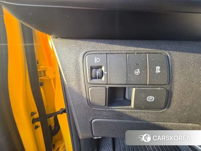 Hyundai Staria 2024 Желтый из Кореи, фото 3