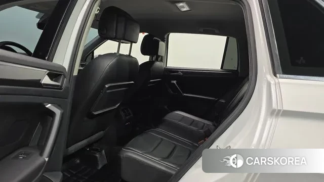 Volkswagen Tiguan second Generation 2018 Белый из Кореи, фото 3