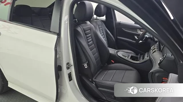 Mercedes-Benz E-Class W213 2023 Белый из Кореи, фото 3