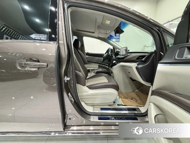 Buick GL8 2023 Коричневый из Китая, фото 3