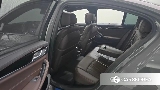 BMW 5 Series (G30) 2021 Серебристо-серый из Кореи, фото 3