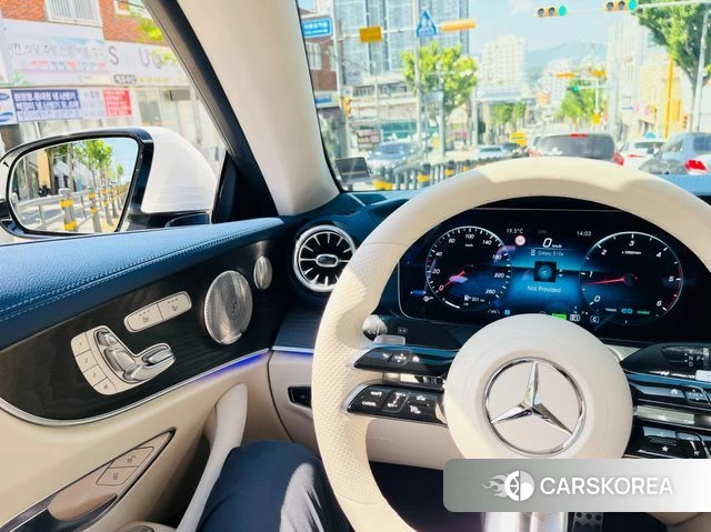 Mercedes-Benz E-Class W213 2022 Белый из Кореи, фото 3