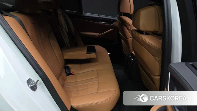 BMW 5 Series (G30) 2023 Белый из Кореи, фото 3