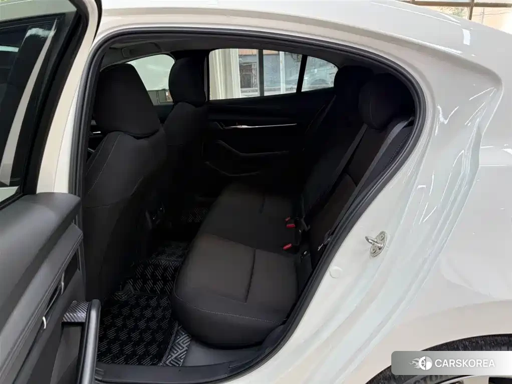 Mazda 3 2021 Белый из Китая, фото 3