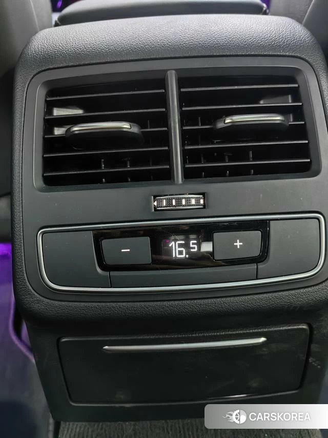 Audi A4L 2024 Темно-серый из Китая, фото 3