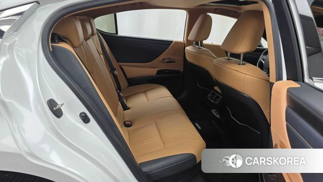Lexus ES300h 7th generation 2024 Белый из Кореи, фото 3