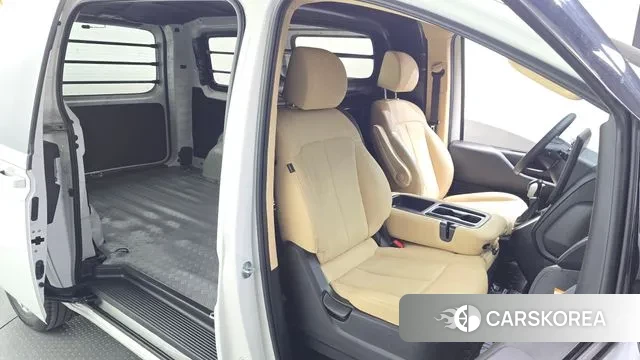 Hyundai Staria 2024 Белый из Кореи, фото 3