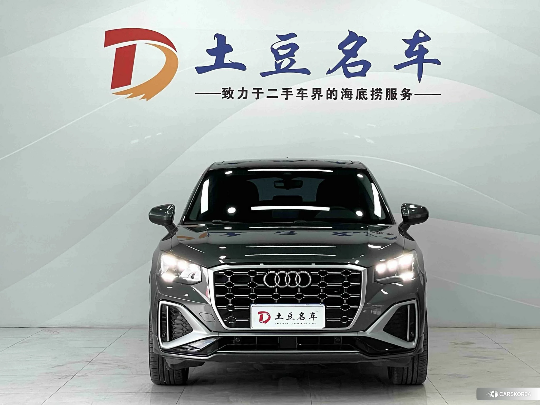 Audi Q2L 2021 Темно-серый из Китая, фото 3