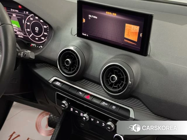 Audi Q2L e-tron 2021 Белый из Китая, фото 3